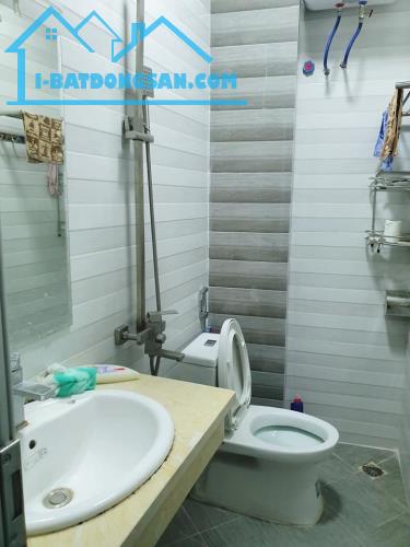 Cho thuê cả nhà Nguyễn Tuân, 4 tầng 50m2, Mặt tiền rộng 4,6m