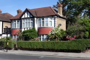 Anh: Thị trường BĐS đang bị giới siêu giàu thao túng ra sao?